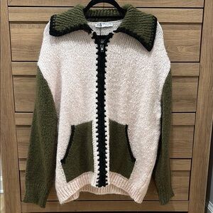 Zara Cream and Olive Knit Sweater with Black Trim